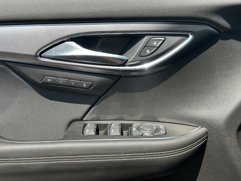 Buick Envision Vehicle Full-screen Gallery Image 19