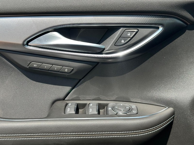 Buick Envision Vehicle Full-screen Gallery Image 18