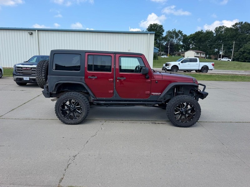 Jeep Wrangler Unlimited Vehicle Full-screen Gallery Image 2