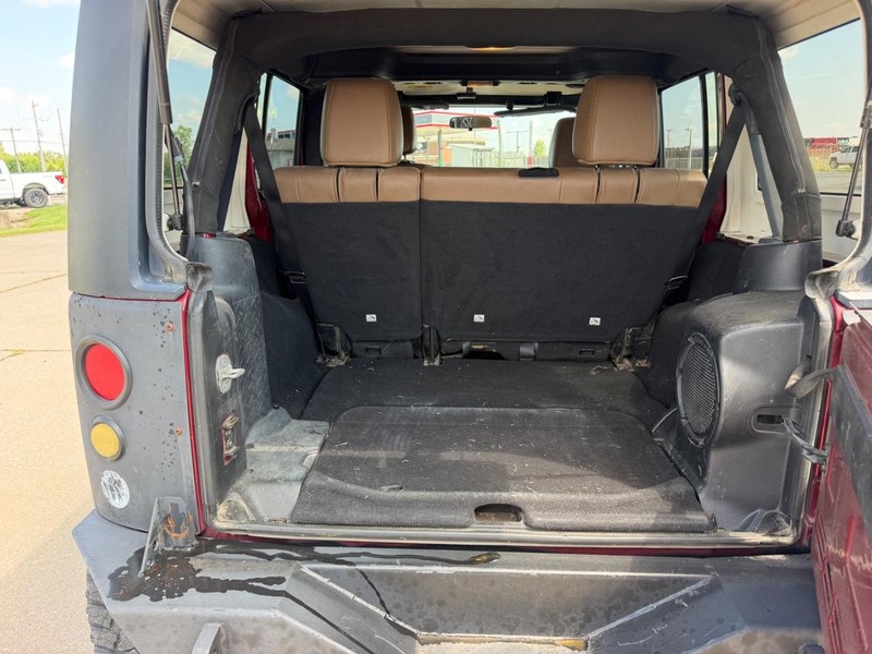 Jeep Wrangler Unlimited Vehicle Full-screen Gallery Image 5
