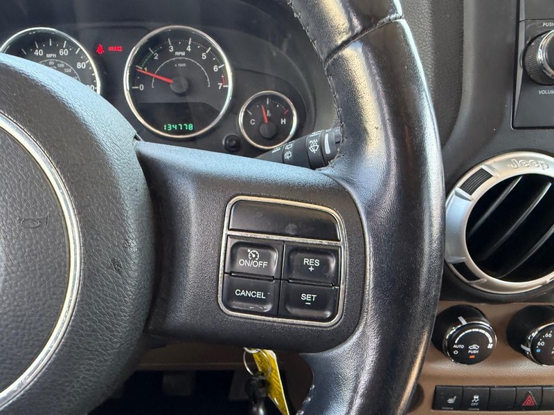 Jeep Wrangler Unlimited Vehicle Full-screen Gallery Image 11