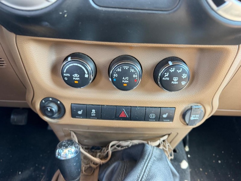 Jeep Wrangler Unlimited Vehicle Full-screen Gallery Image 13