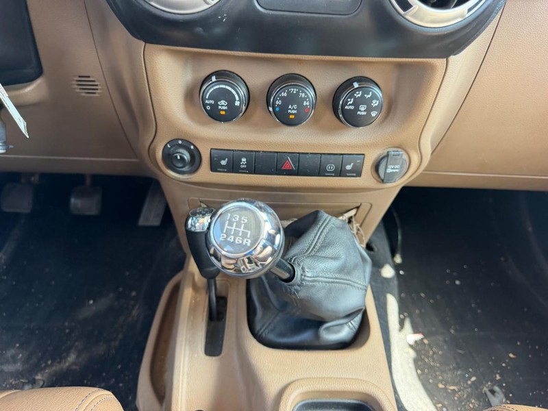 Jeep Wrangler Unlimited Vehicle Full-screen Gallery Image 14