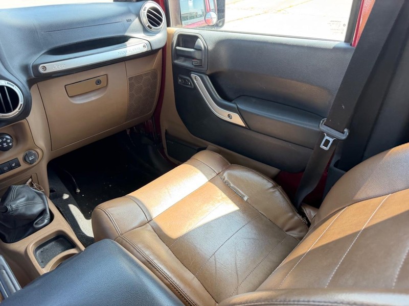 Jeep Wrangler Unlimited Vehicle Full-screen Gallery Image 15