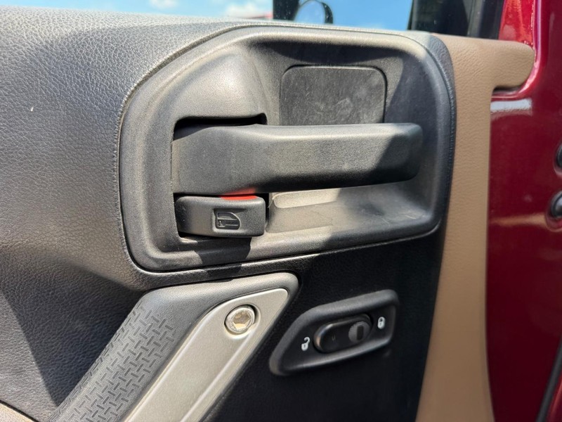 Jeep Wrangler Unlimited Vehicle Full-screen Gallery Image 16