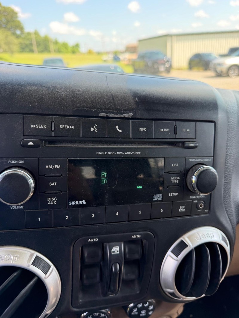 Jeep Wrangler Unlimited Vehicle Full-screen Gallery Image 19