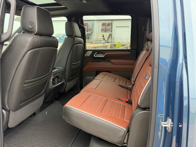 GMC Sierra 2500HD Vehicle Full-screen Gallery Image 7