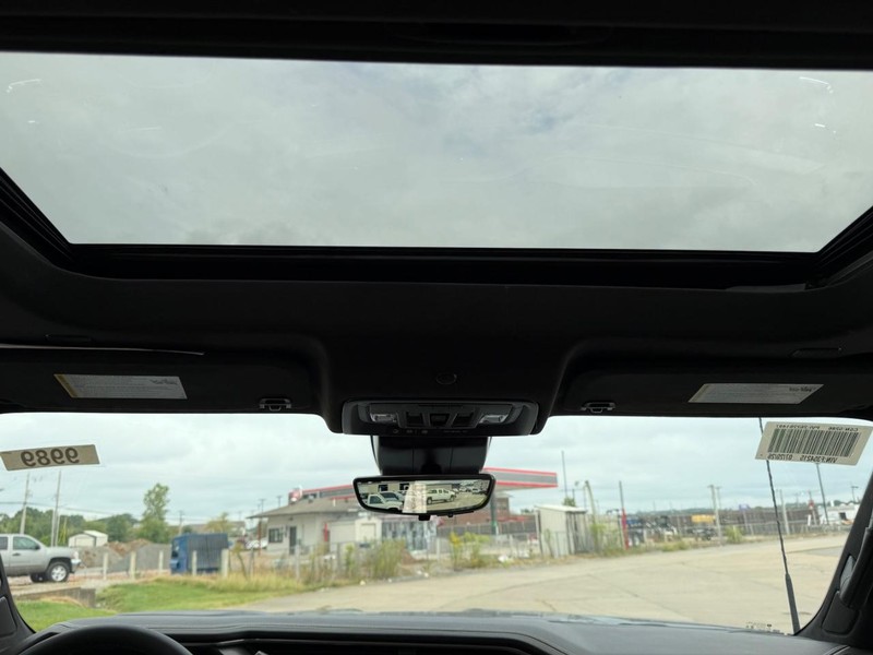 GMC Sierra 2500HD Vehicle Full-screen Gallery Image 8