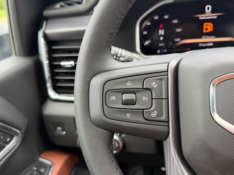 GMC Sierra 2500HD Vehicle Full-screen Gallery Image 11