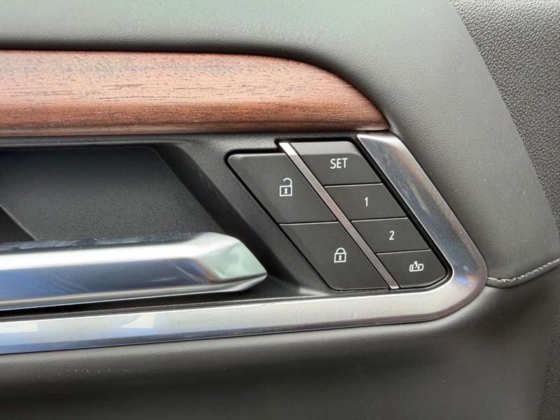 GMC Sierra 2500HD Vehicle Full-screen Gallery Image 17