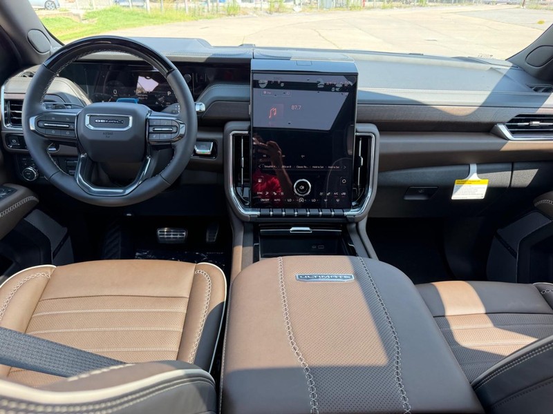 GMC Yukon XL Vehicle Full-screen Gallery Image 13