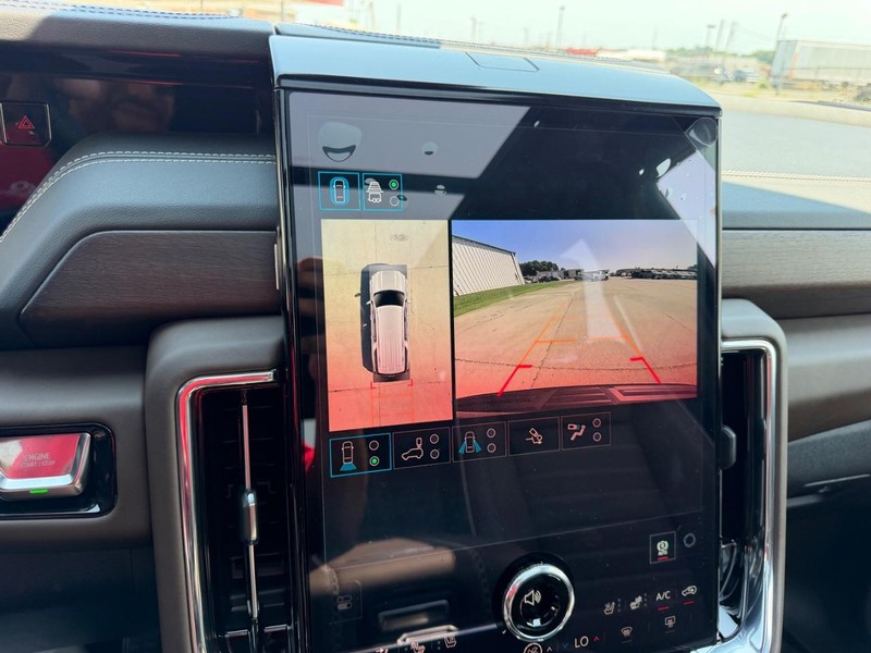 GMC Yukon XL Vehicle Full-screen Gallery Image 25