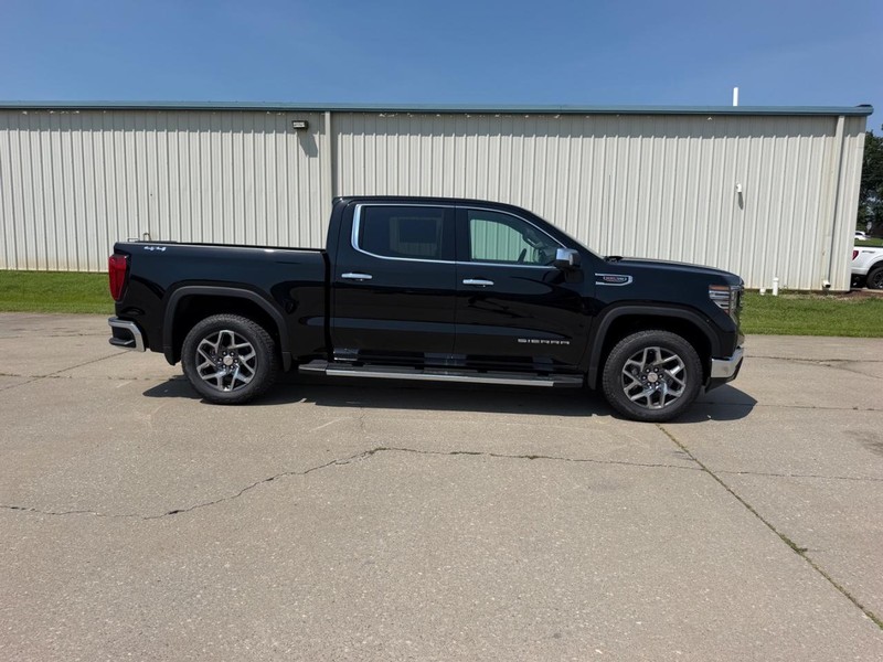 GMC Sierra 1500 Vehicle Full-screen Gallery Image 2