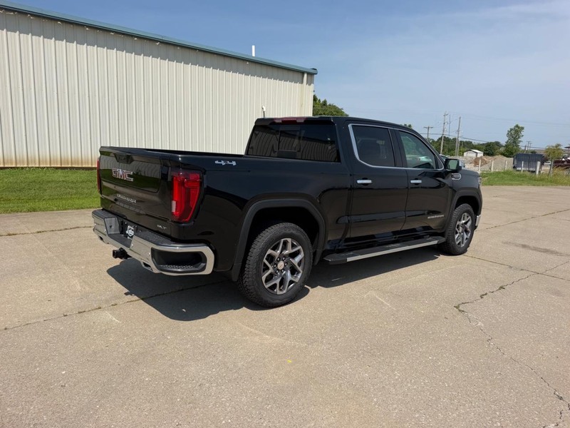 GMC Sierra 1500 Vehicle Full-screen Gallery Image 3