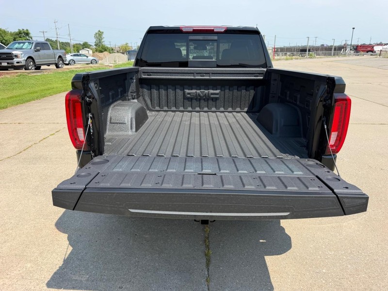 GMC Sierra 1500 Vehicle Full-screen Gallery Image 5