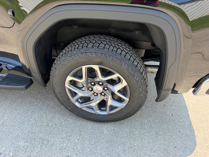 GMC Sierra 1500 Vehicle Full-screen Gallery Image 6