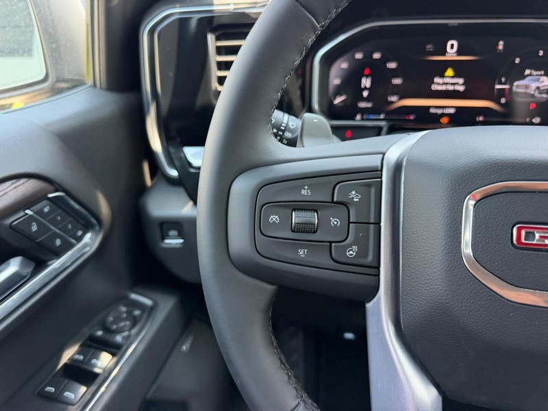 GMC Sierra 1500 Vehicle Full-screen Gallery Image 10