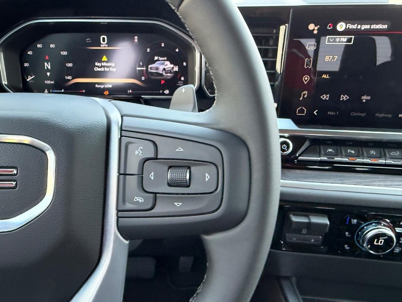 GMC Sierra 1500 Vehicle Full-screen Gallery Image 11