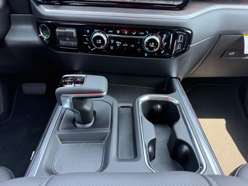 GMC Sierra 1500 Vehicle Full-screen Gallery Image 14