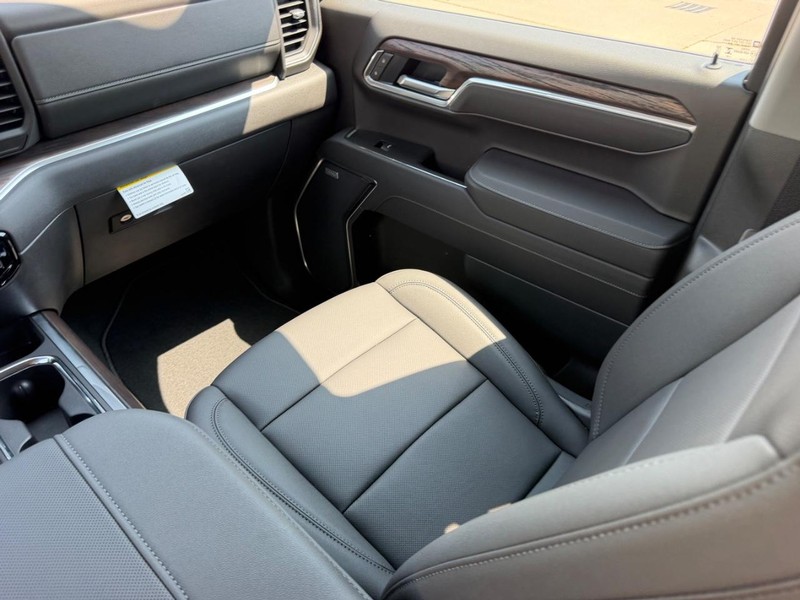 GMC Sierra 1500 Vehicle Full-screen Gallery Image 15