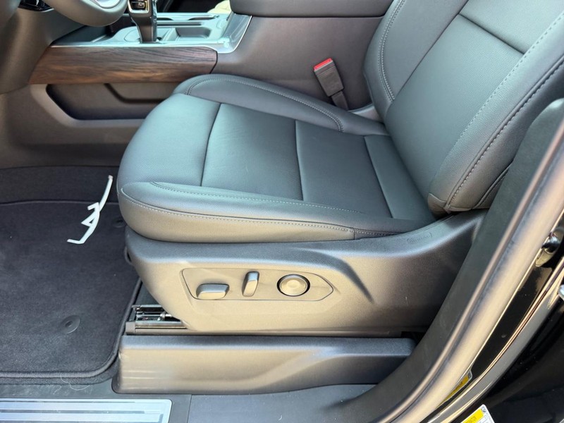 GMC Sierra 1500 Vehicle Full-screen Gallery Image 18