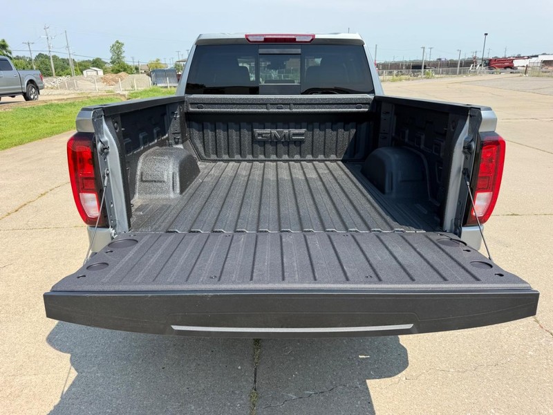 GMC Sierra 1500 Vehicle Full-screen Gallery Image 5