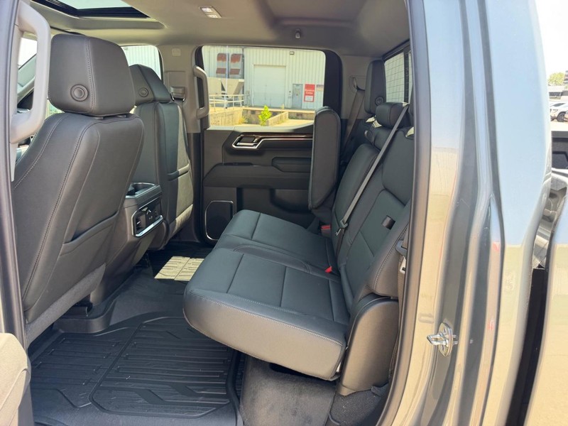 GMC Sierra 1500 Vehicle Full-screen Gallery Image 7