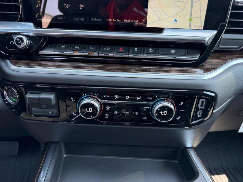 GMC Sierra 1500 Vehicle Full-screen Gallery Image 14