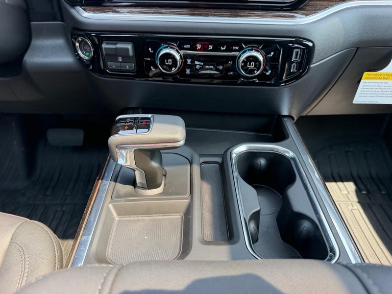 GMC Sierra 1500 Vehicle Full-screen Gallery Image 15