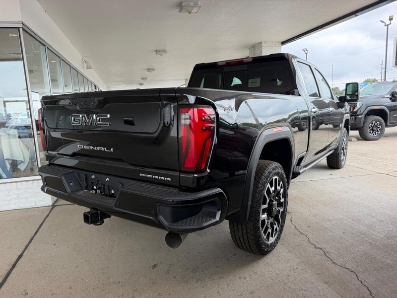 GMC Sierra 2500HD Vehicle Full-screen Gallery Image 2
