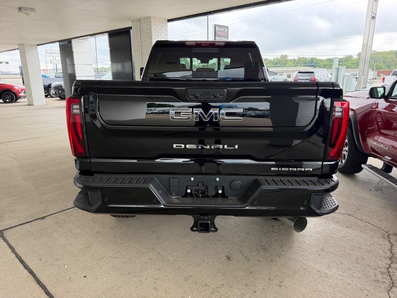 GMC Sierra 2500HD Vehicle Full-screen Gallery Image 3