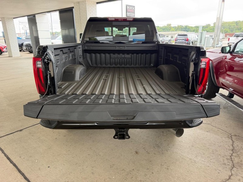 GMC Sierra 2500HD Vehicle Full-screen Gallery Image 4