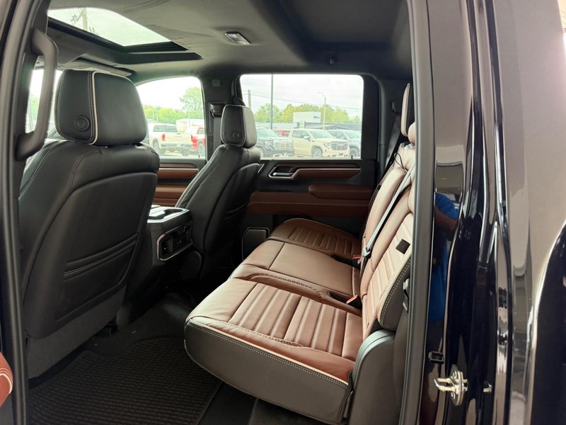 GMC Sierra 2500HD Vehicle Full-screen Gallery Image 6
