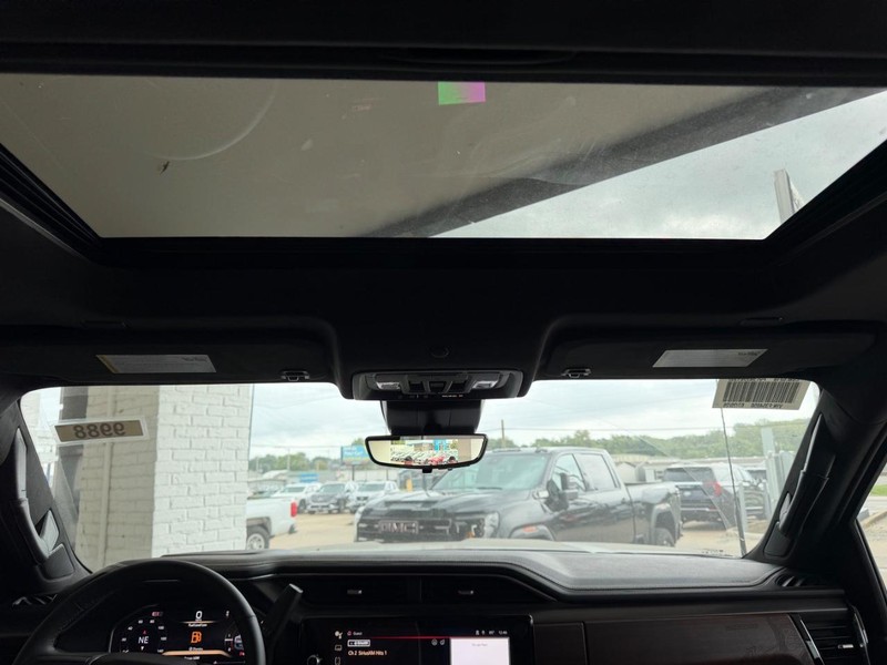GMC Sierra 2500HD Vehicle Full-screen Gallery Image 7