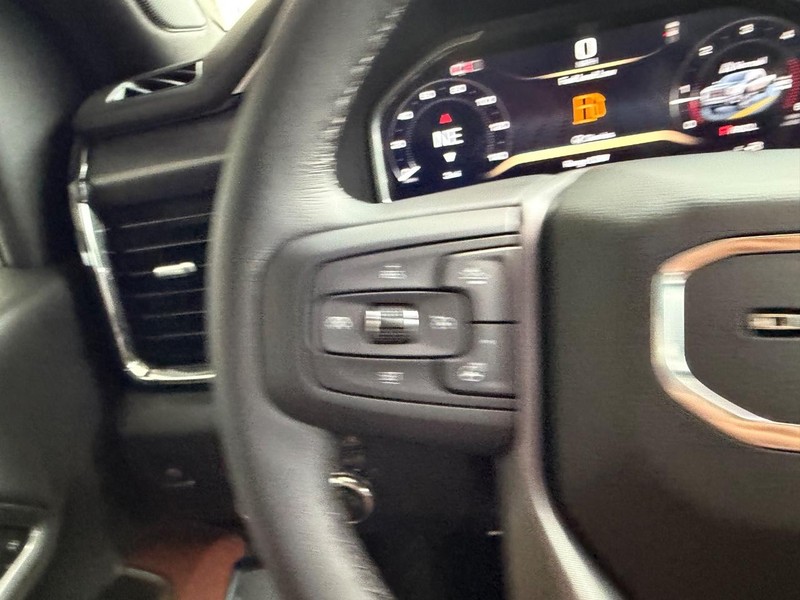 GMC Sierra 2500HD Vehicle Full-screen Gallery Image 10