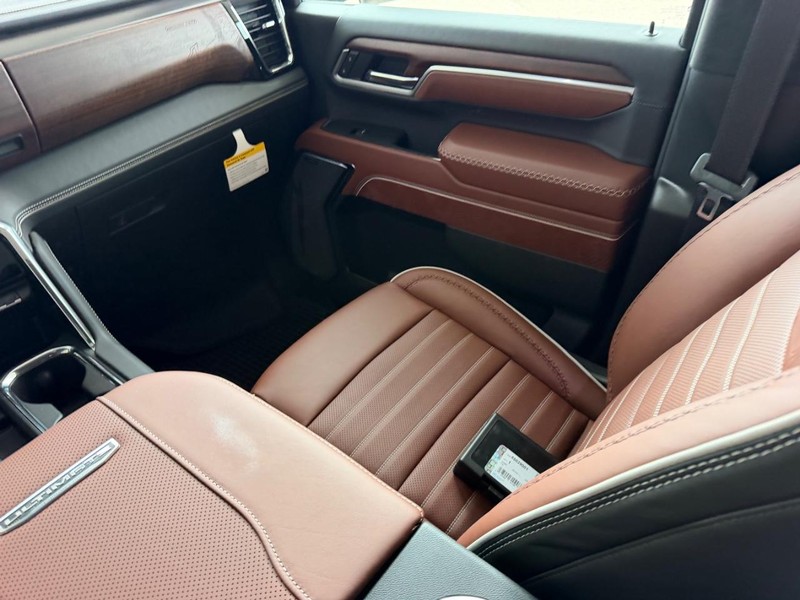GMC Sierra 2500HD Vehicle Full-screen Gallery Image 14