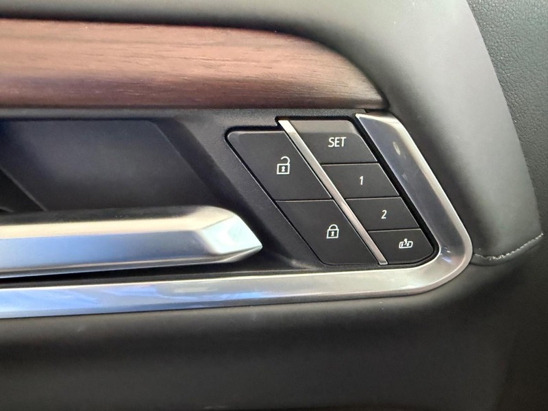 GMC Sierra 2500HD Vehicle Full-screen Gallery Image 16