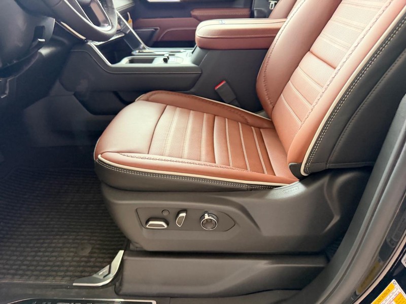GMC Sierra 2500HD Vehicle Full-screen Gallery Image 17
