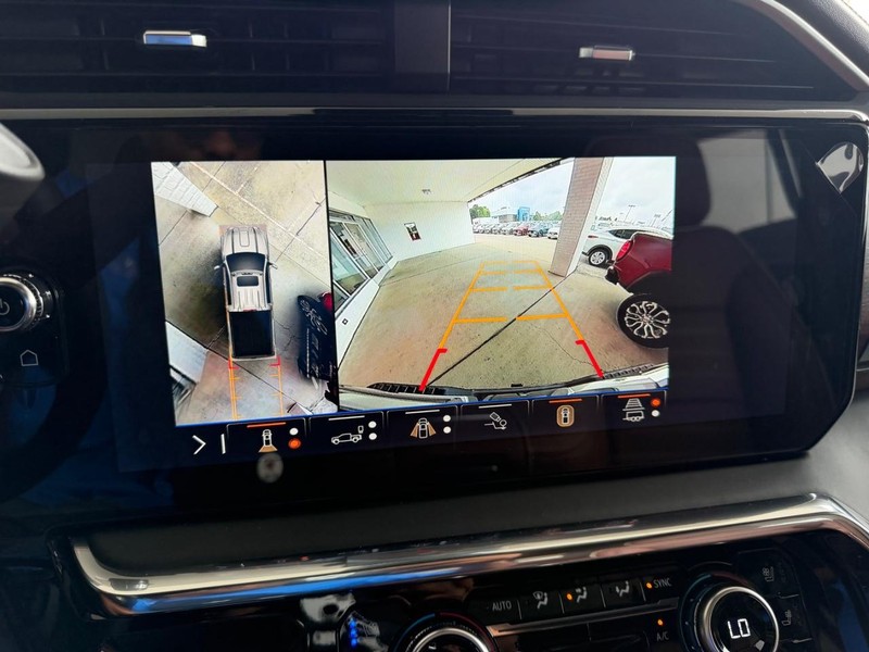 GMC Sierra 2500HD Vehicle Full-screen Gallery Image 19