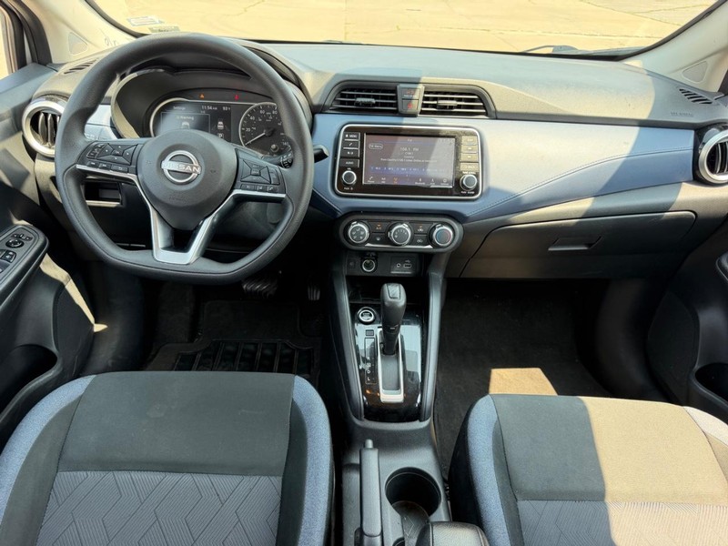 Nissan Versa Vehicle Full-screen Gallery Image 7