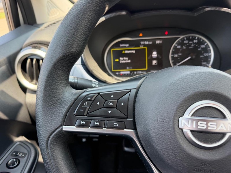 Nissan Versa Vehicle Full-screen Gallery Image 9