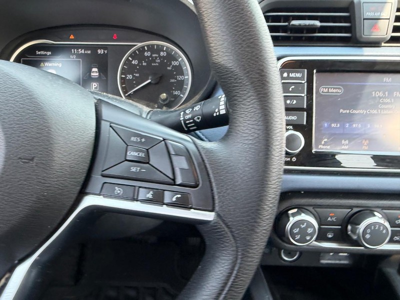 Nissan Versa Vehicle Full-screen Gallery Image 10