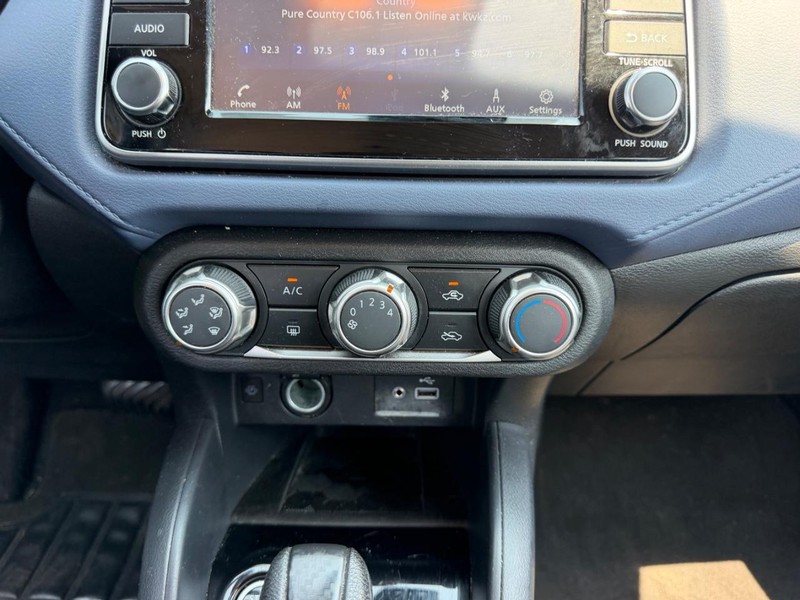 Nissan Versa Vehicle Full-screen Gallery Image 12