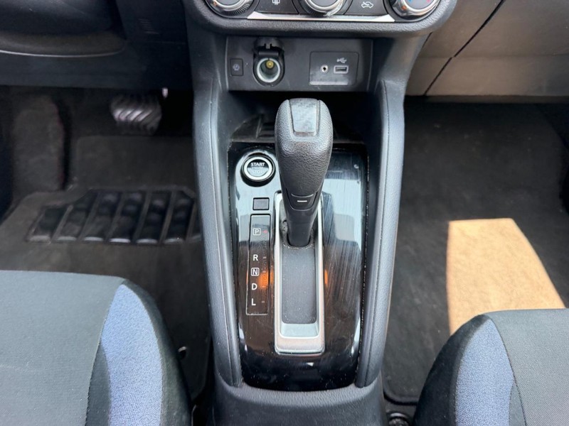 Nissan Versa Vehicle Full-screen Gallery Image 13