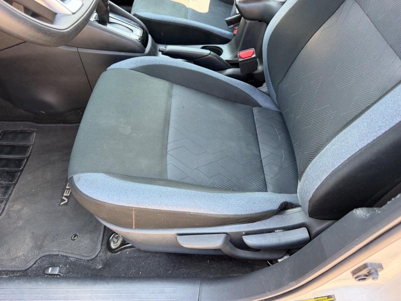 Nissan Versa Vehicle Full-screen Gallery Image 16