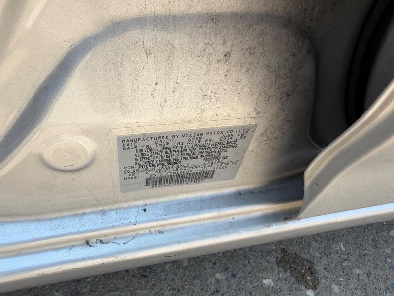 Nissan Versa Vehicle Full-screen Gallery Image 19