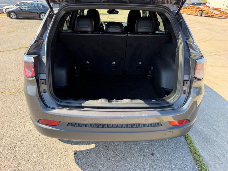 Jeep Compass Vehicle Full-screen Gallery Image 5
