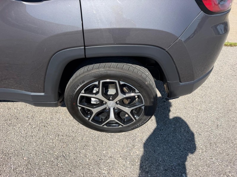 Jeep Compass Vehicle Full-screen Gallery Image 6