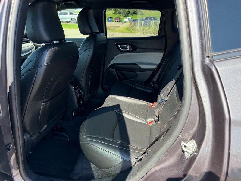 Jeep Compass Vehicle Full-screen Gallery Image 7