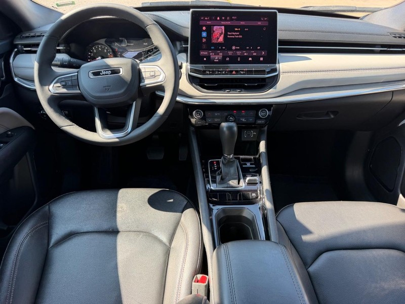 Jeep Compass Vehicle Full-screen Gallery Image 8